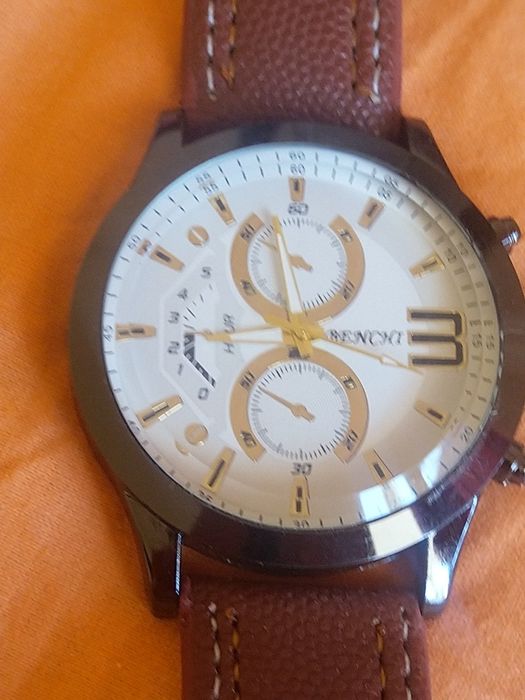 Лот нови часовници.