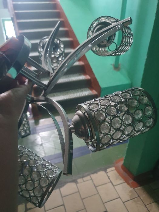 Продам две люстры