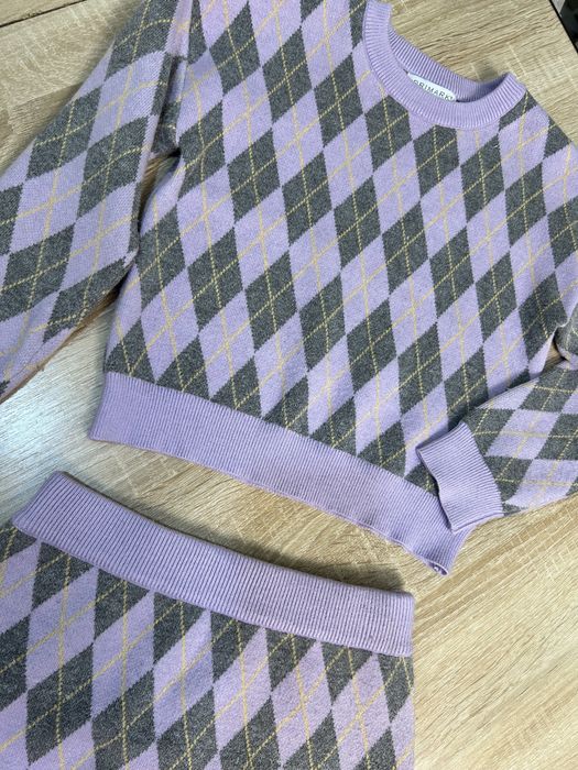 Продам костюм и кофту на девочку