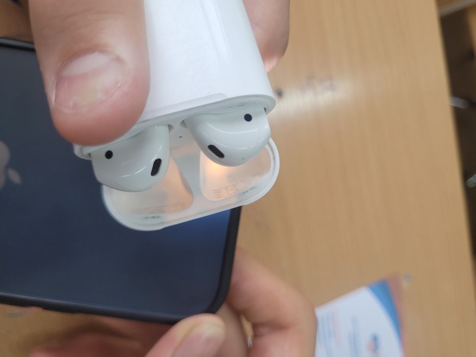 Продам AirPods 1