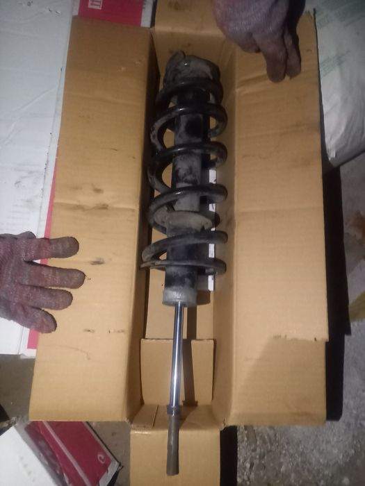 Амортизатор на лексус