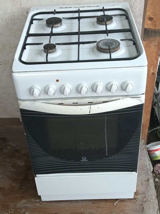 Продам газ плиту