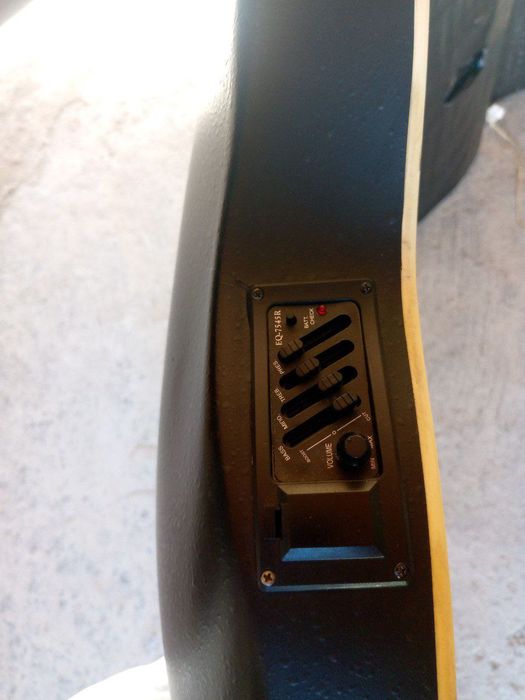 Yangi Guitar Sotiladi.Gitara sotiladi