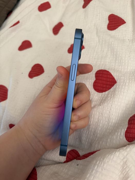 В продвже iPhone 13