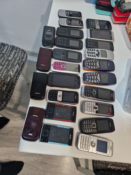 Telefon Nokia cu clapeta si slide