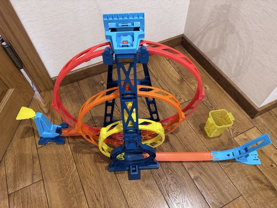 Hot Wheels трек тройная петля