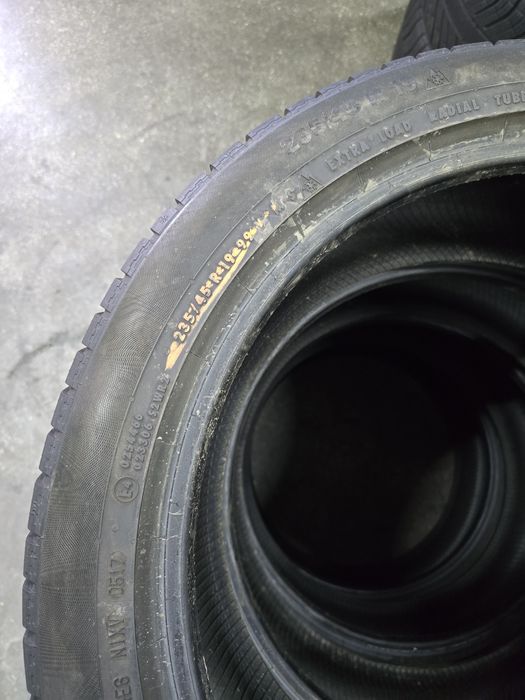 4x 235/45/19 M+S CONTINENTAL Stare excelentă
