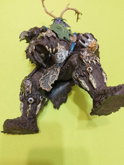 Продавам фигурка