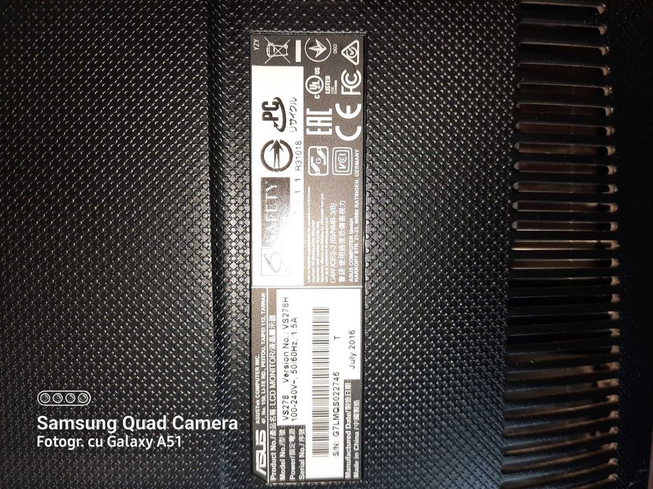 Vand monitor Axus & Dell in stare excelenta de functionare