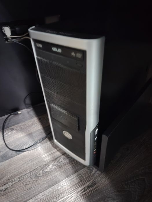 Компьютер с комплектом полным и принтер