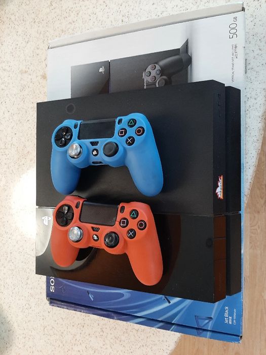 Продам PS4 500GB + 2джойстика