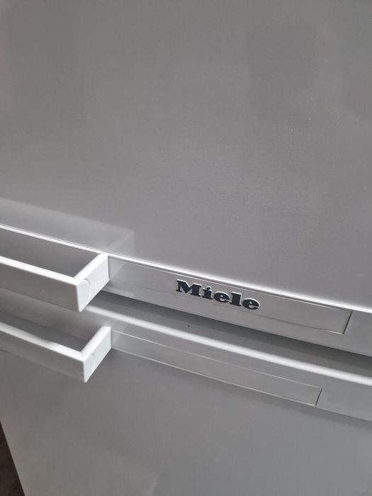 Хладилник с фризер Miele A++ 156 см