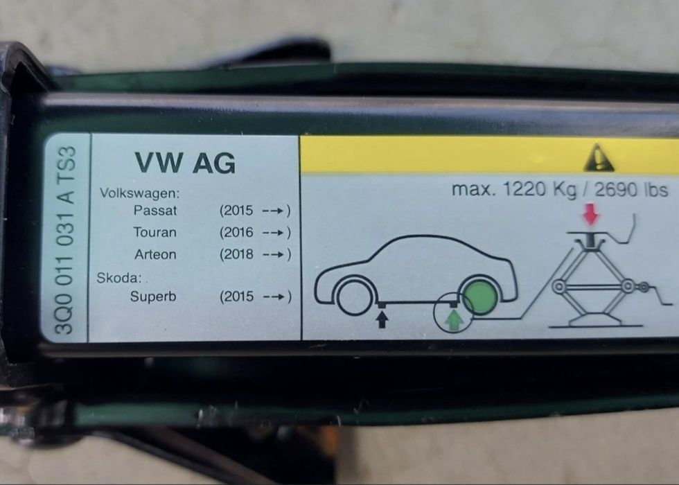 Set de cric + cheie + husă original VW AG de Volkswagen, Skoda
