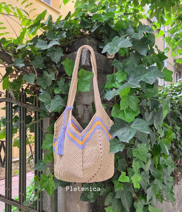 Модерна ръчно плетена чанта