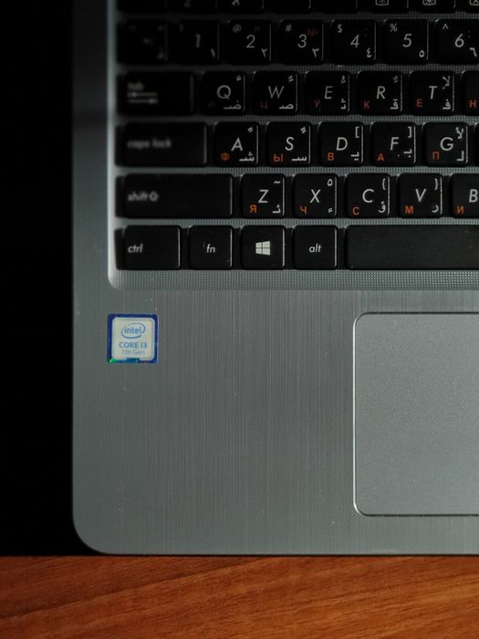 ASUS Vivobook Core i3