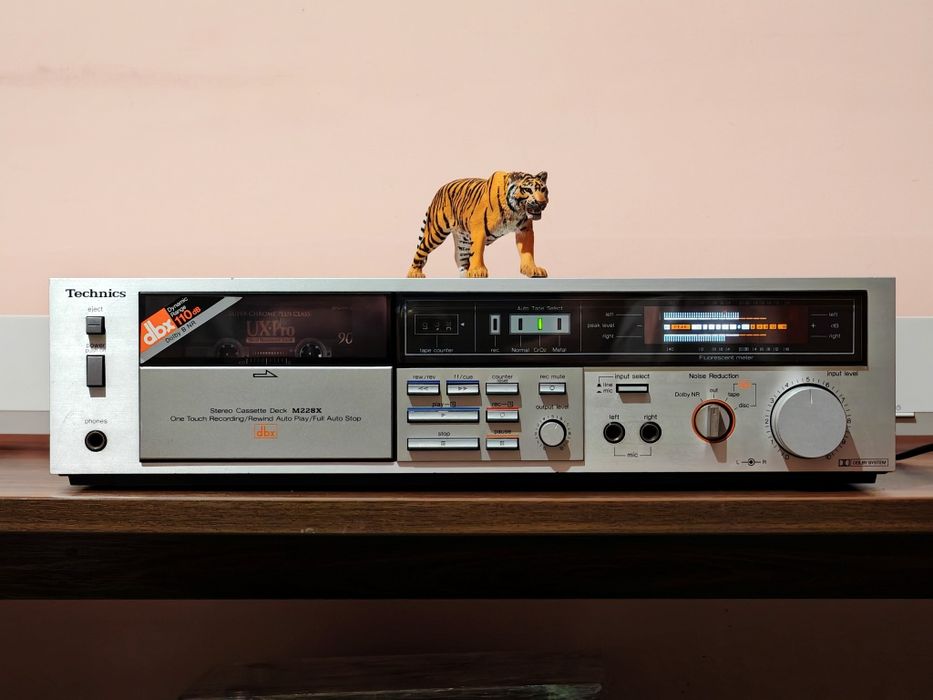 Technics RS-M228X cu  DBX. Un vintage frumos și elegant. Preț fix !