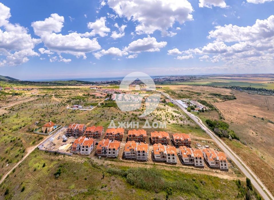 Продава се Тристаен апартамент в с. Кошарица, Област Бургас - 100 кв.м за 1400 €/кв.м - Снимка #1