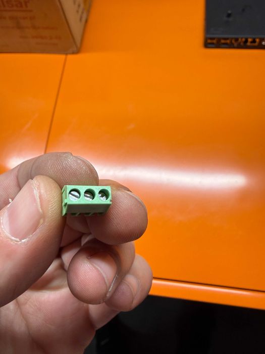 Клеми-hd-351-3p-10A 300V AC AWG24-18 3.5mm