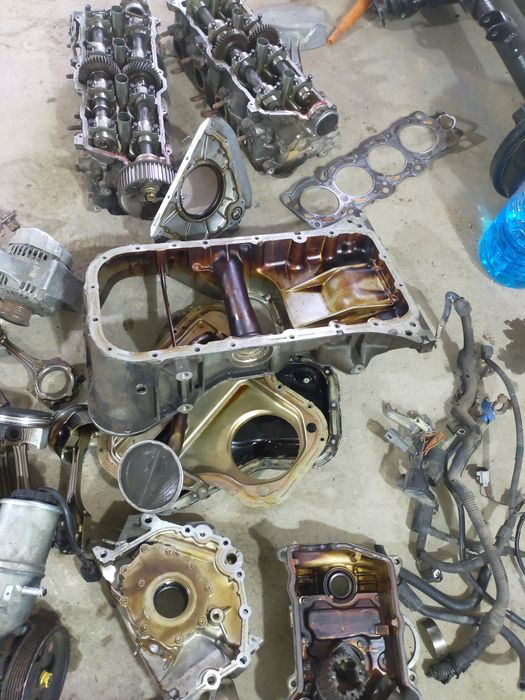 Двигатель 1 Uz по запчастям.