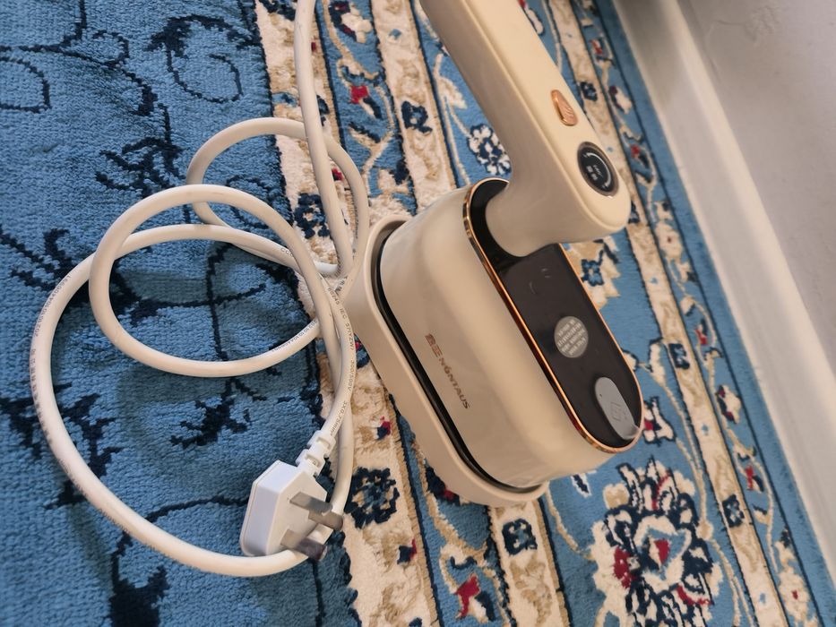 Утюг бежевый маленький