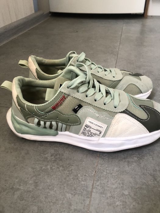 Кросы new balance, и китайская фирма они оба оригинал покупал в китае