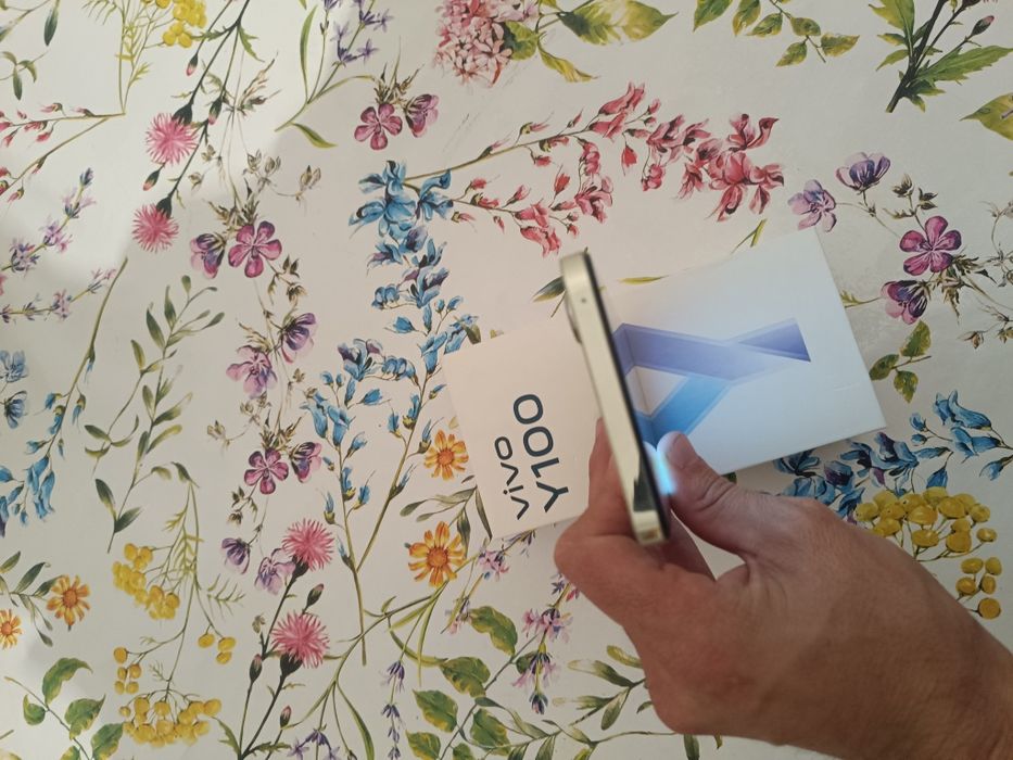 Vivo y100 256gb ОЗУ 8+8