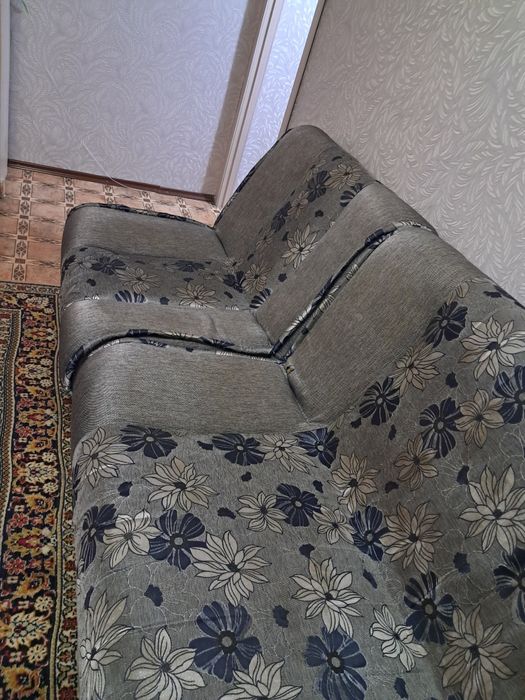 Продам диван и два кресла б/у самовывоз