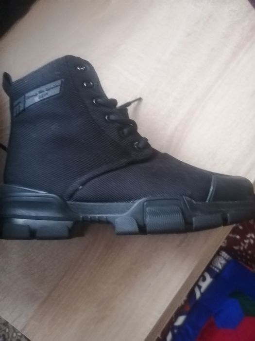 Продаётся ботинки