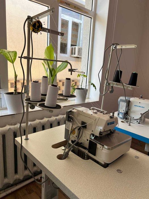 Aверлок  машина Industrial Sewing machine model: JR-847D