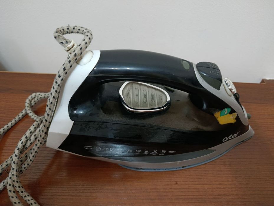 Паровой утюг Artel