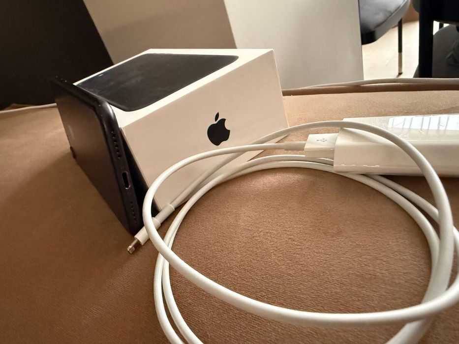 Iphone 7 / 128GB +кутия и зарядно