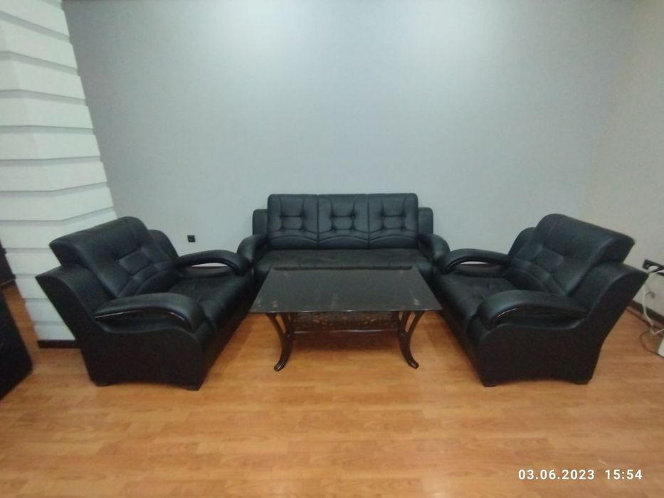Диван и кресло +журнальный стол