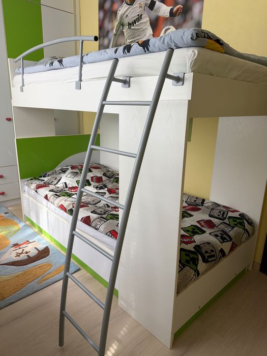 Двуетажно легло 90/200 и бюро