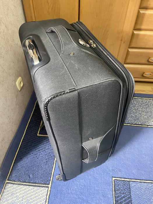 Продам чемодан бу,большой,70х48