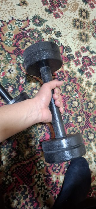 Продам гантели 10 и 8 кг