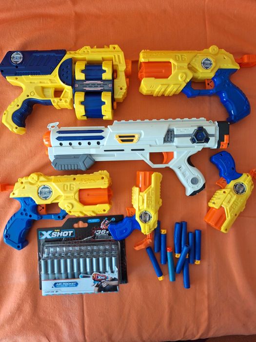 Colecție de arme de jucărie cu proiectile și accesorii marca X-Shot