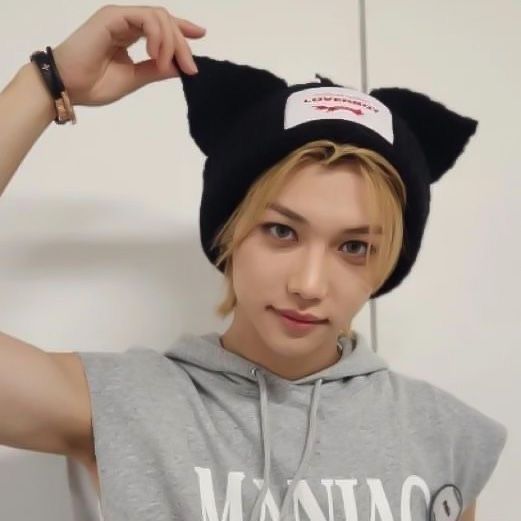 Модная подростковая шапочка