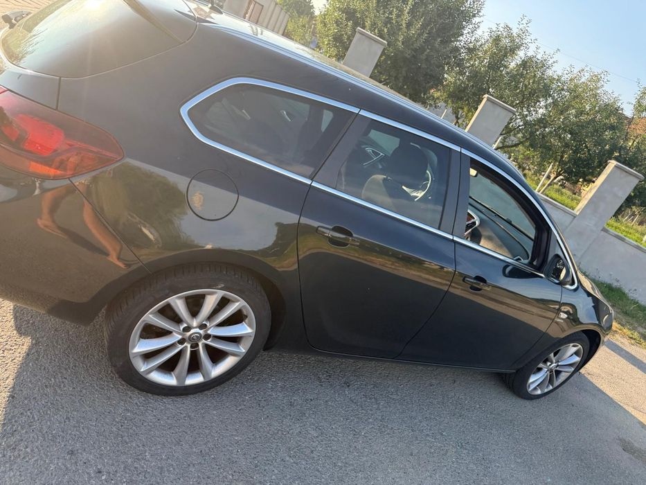 Vând Opel Astra J An 2013