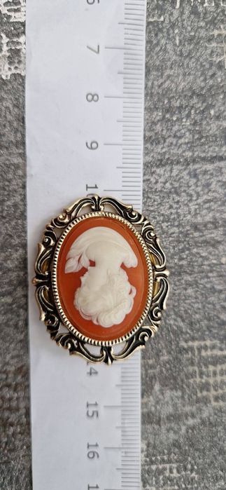 Brose vintage pentru esarfe