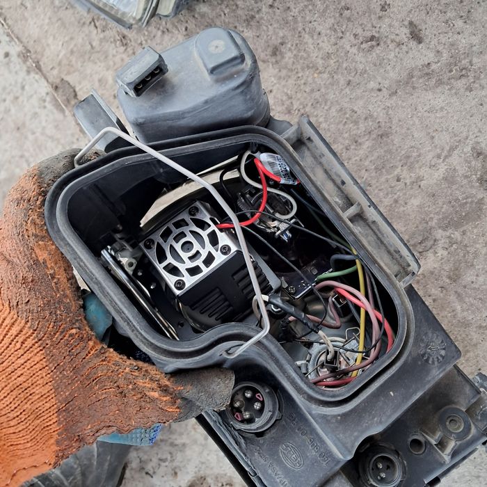 Продаю оригенал фары ауди 100 с4