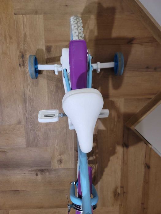 1 во Колело Елза И Ана