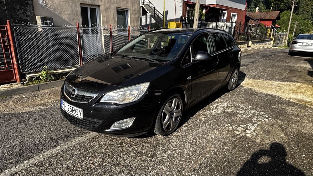 Opel Astra J 2011