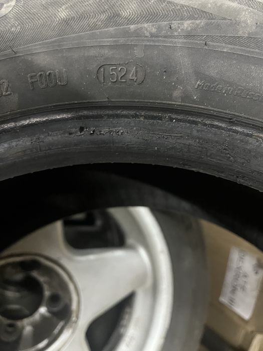 Продам комплект резины 195/65/15