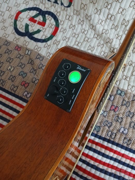 Электро-акустическая гитара