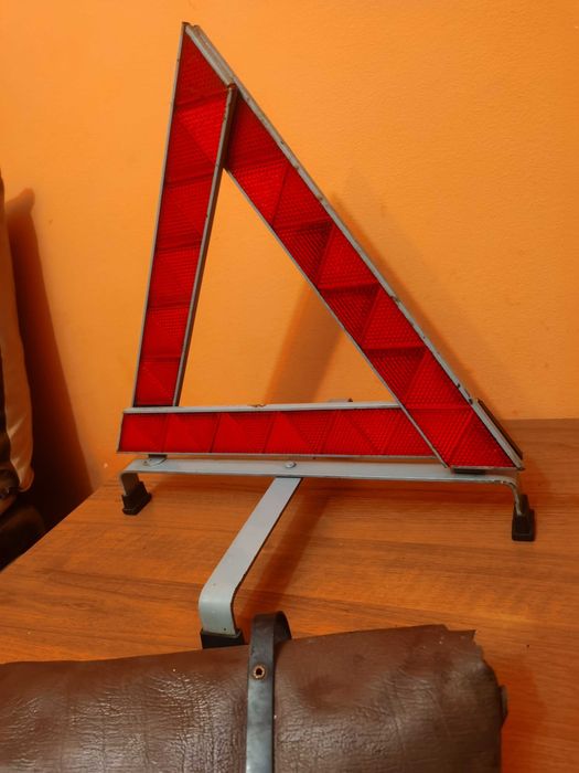 Масивен, сгъваем обозначиъелен триъгълник