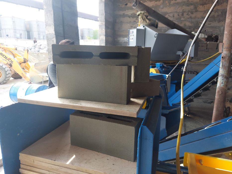 Пескоблоки стеновые и перегородочные, вибропрессованные