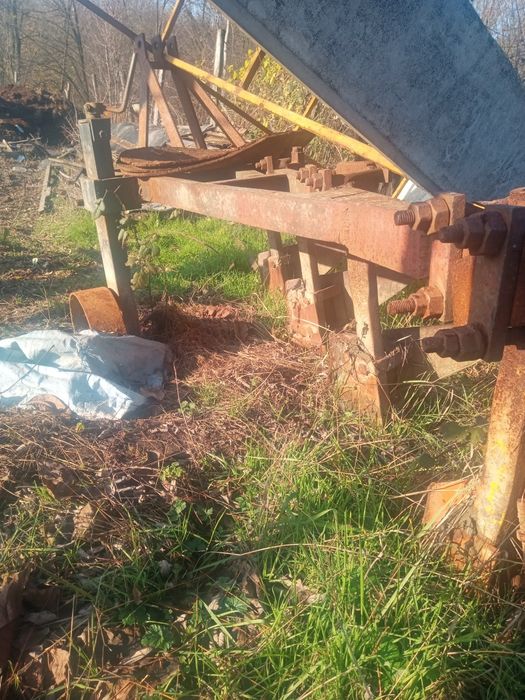 Vând plug cu 4 brazde