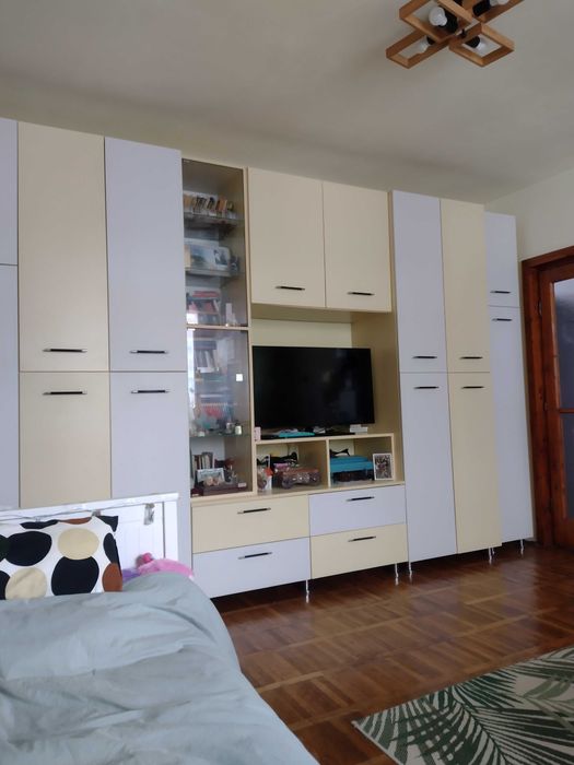 Vând urgent apartament 2 camere etaj 1,semidecomandat, micro 1