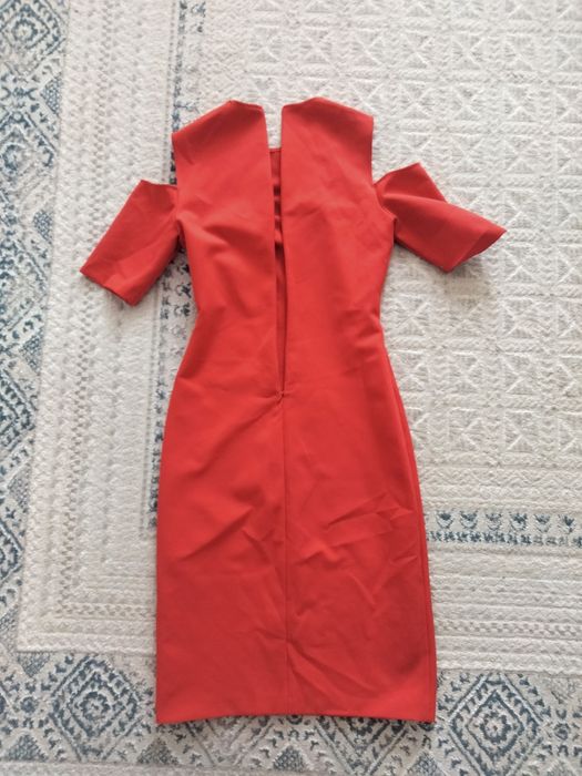 Красное платье от Zara.