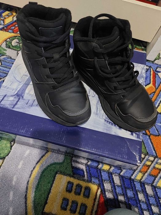 Кроссовки высокие на флисе, ботинки.